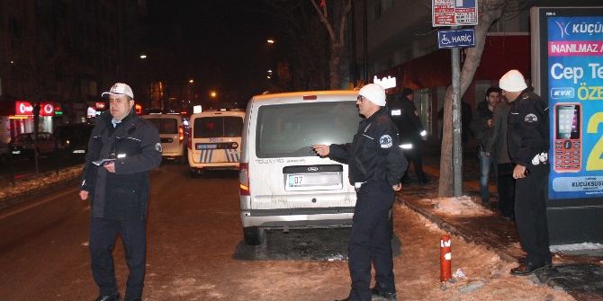 Niğde Emniyet Müdürlüğü Yakınında Şüpheli Araç Paniği