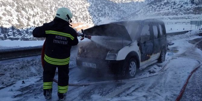 Konya’da Hareket Halindeki Araç Yandı