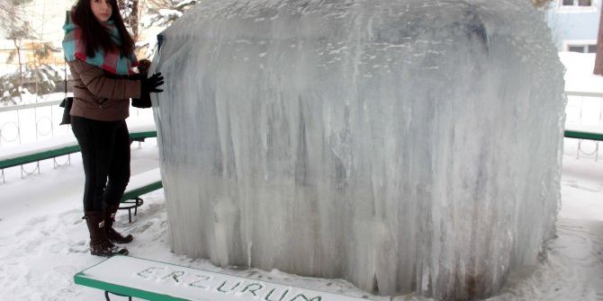 Buz Tutan Şadırvan Şelaleye Döndü