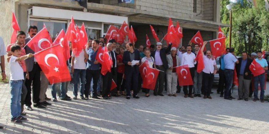 Başkale’de Darbe Protestosu