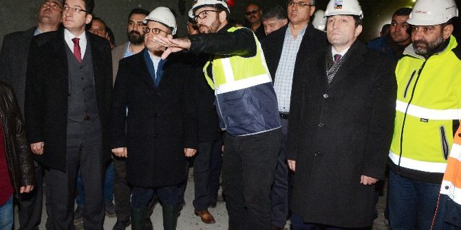 Turan, Çanakkale-izmir Karayolunda Yapılan Tünel İnşaatını Gezdi