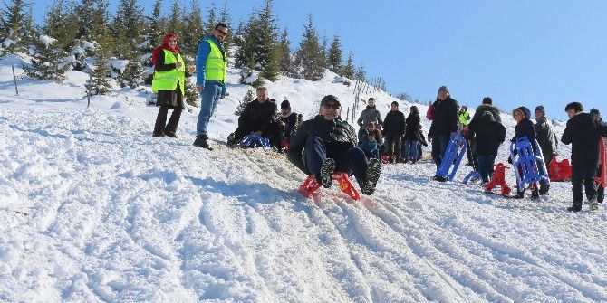 İnönü Belediyesi’nin 2. Kızak Şenliği Gerçekleşti