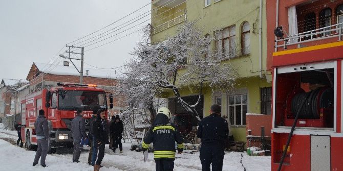 Odunluğa Dökülen Soba Külü Yangın Çıkardı