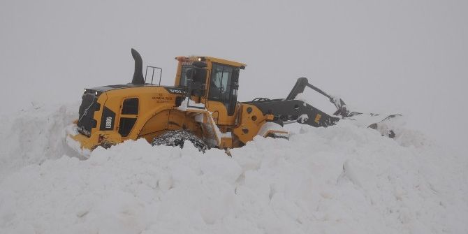 Hakkari’de 22 Köy İle 83 Mezra Yolu Ulaşıma Kapandı