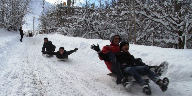 Gevaş’ta Kızak Keyfi