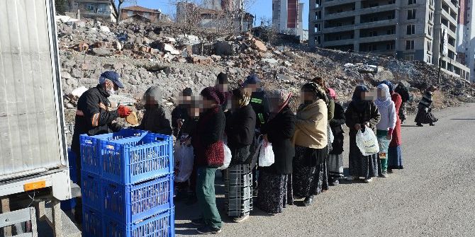 Büyükşehir’den İhtiyaç Sahibi Ailelere Ekmek Yardımı