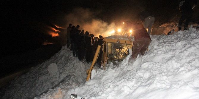 Karla Mücadele Ekibinin Üzerine Çığ Düştü