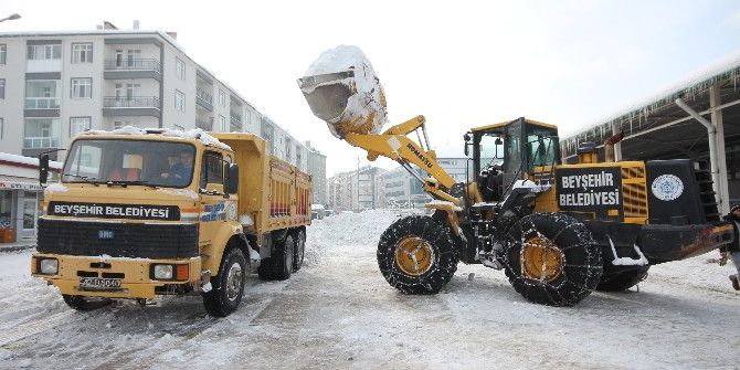 Beyşehir’de Kar Ve Buz Temizliği Mesaisi Sürüyor