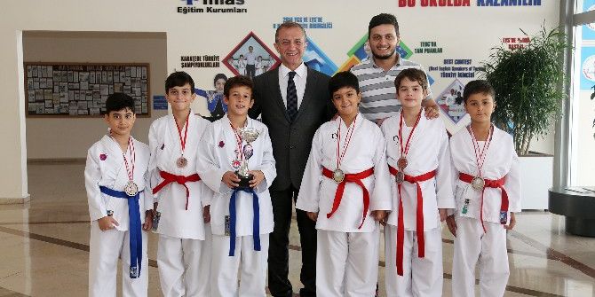İhlas Eğitim Kurumları Karatecileri Madalyaları Topladı