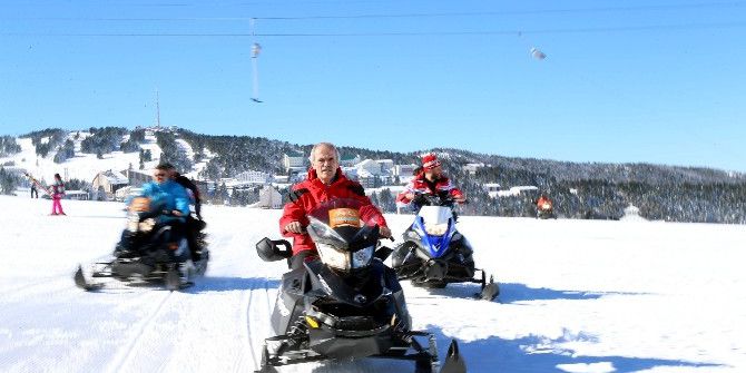 Başkan Altepe’nin Kar Motoru Keyfi... Uludağ Kış Şenliği Rekor Kırdı