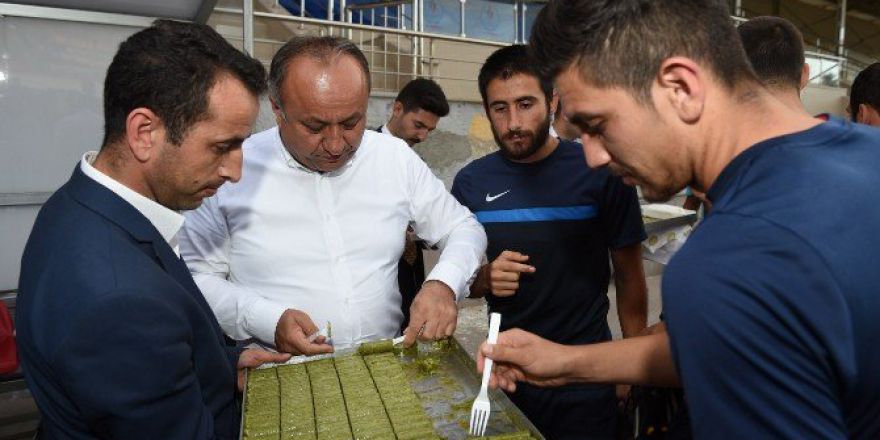 Başkan Babaş, Kastamonuspor’un Antrenmanını Ziyaret Etti