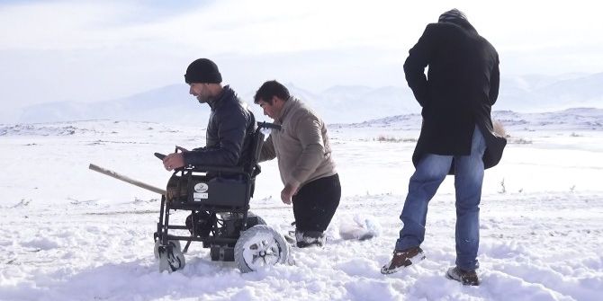 Ağrı Dağı Eteklerinde Hayvanlar İçin Yem Bırakıldı