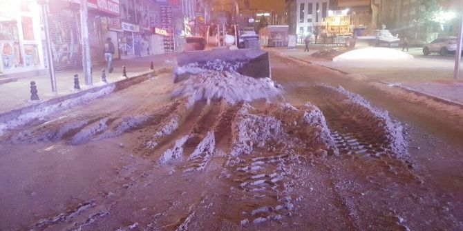 Van’da 200 Mahalle Yolu Ulaşıma Kapandı