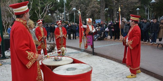 Şehzadeler Mehteri Halkın Beğenisini Topluyor