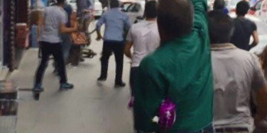 Erzurum’da Gaspçı 7 Kişiyi Bıçakladı, Vatandaş Saldırganı Linç Etmek İstedi