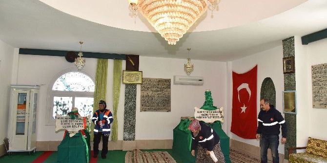 Büyükşehir Türbeleri De Temizliyor