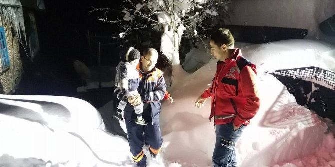 Karda Mahsur Kalan Hasta Bebeği Afad Ve Umke Kurtardı