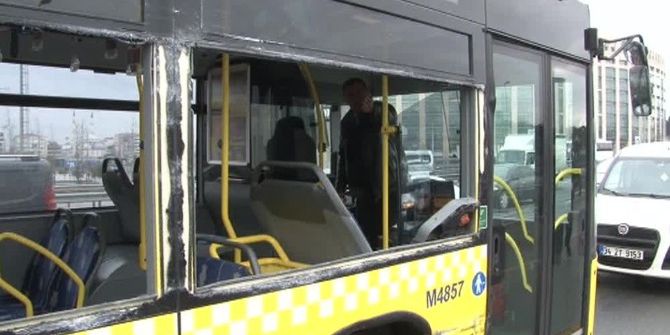Kaza Yapan Metrobüs Şoförü, Gazetecilere Saldırdı