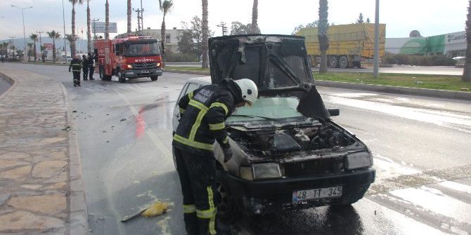 Bodrum’da Otomobil Bir Anda Alev Aldı
