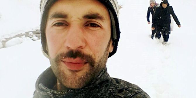 Uçağa Yetişmek İçin Karlı Yolda 4 Saat Yürüdüler