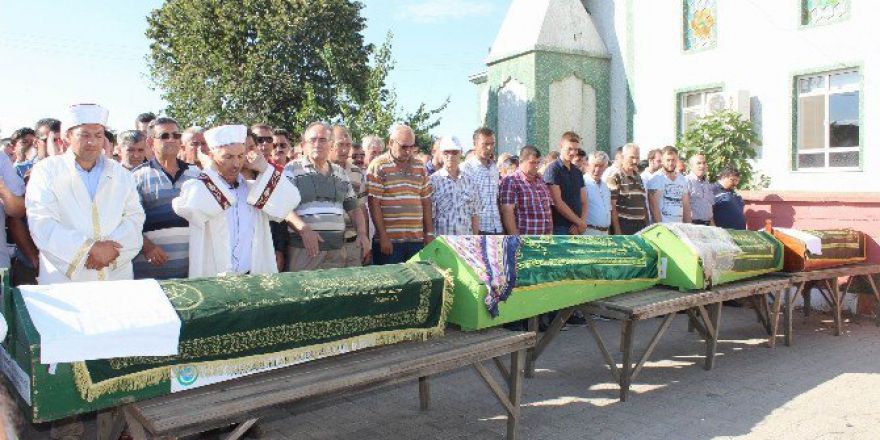 Korkunç Kazada Yok Olan Aile Defnedildi