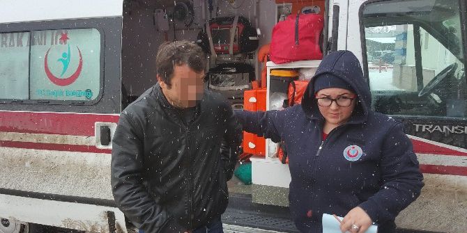 Karısının Bıçaklı Saldırısında Yaralandı