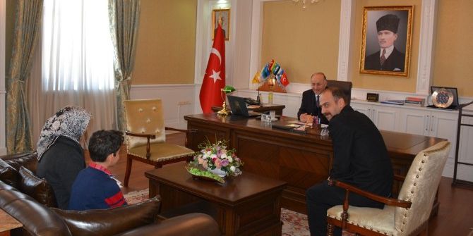 Şehit Yakınından Vali Azizoğlu’na Teşekkür Ziyareti