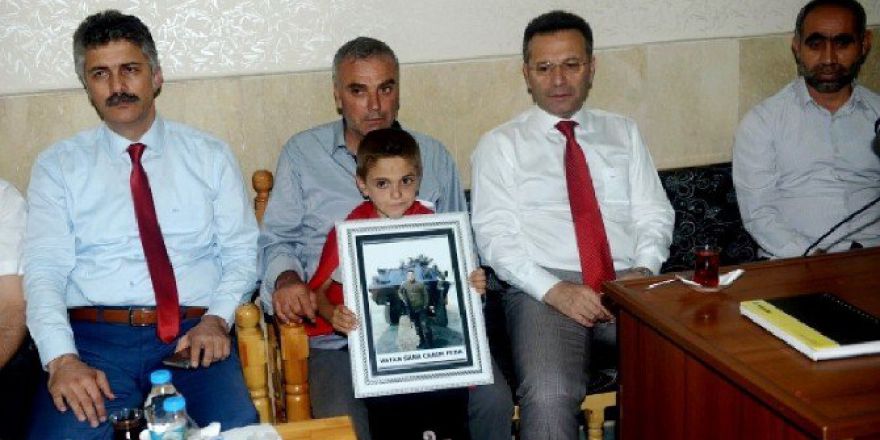 Vali Aksoy, Şehit Ailesini Ziyaret Etti