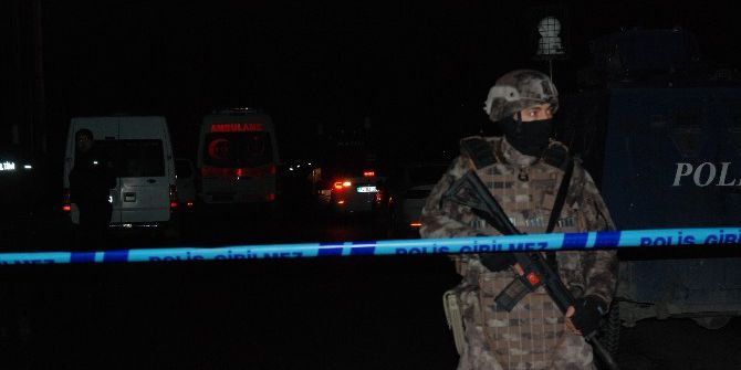 Gaziosmanpaşa’da Dur İhtarına Uymayan Şüphelilerle Polis Arasında Çatışma Çıktı