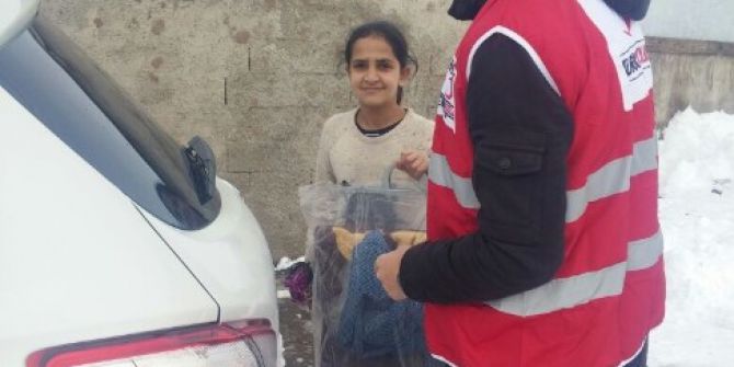 Kızılaydan Suriyelilere Yardım