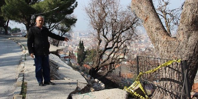Bir Yanda Kaya Bir Yanda Şarampol Tehlikesi