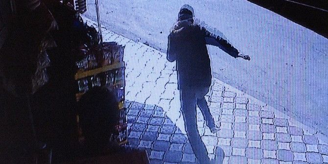 El Frenini Çekmeyi Unuttuğu Minibüsün Peşinden Böyle Koştu