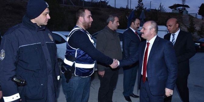 Vali Çakacak, Polis Uygulama Noktasını Denetledi
