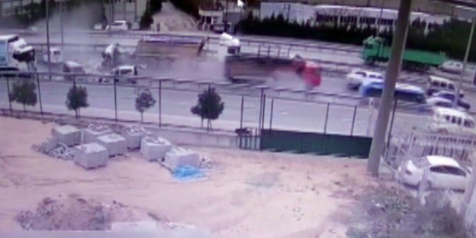 1 Kişinin Öldüğü 17 Kişinin Yaralandığı Kamyon Dehşeti Kameraya Yansıdı