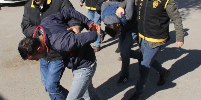 Kasaptan 800 Kilo Sucuk, 350 Kilo Et Çalan 3 Kişi Tutuklandı