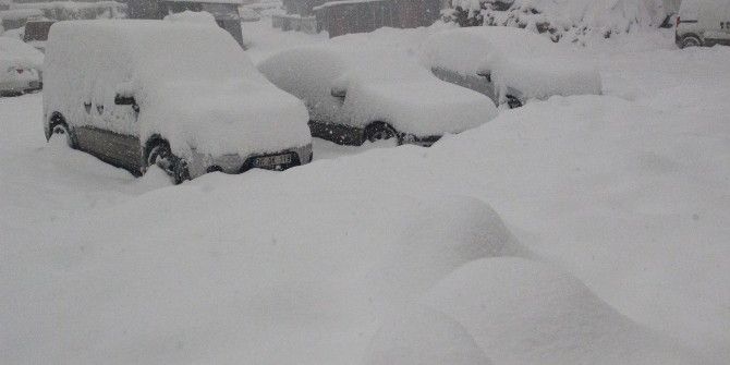 Hakkari’de 8 Köy İle 36 Mezra Yolu Ulaşıma Kapandı
