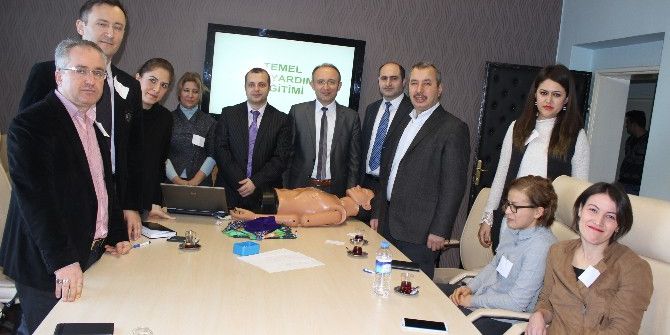 Sağlık Müdürlüğü Personellerine İlk Yardım Eğitimi Veriliyor