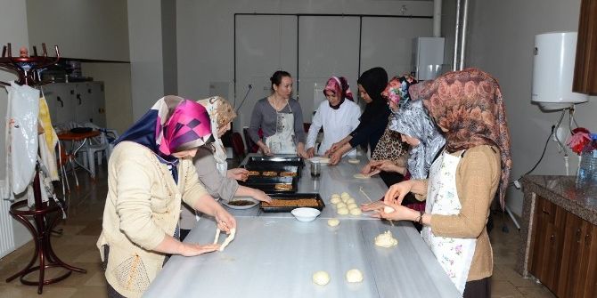Palandöken Belediyesi’nin Açtığı Bu Kursa Kadınlar Büyük İlgi Gösteriyor