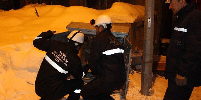 Vedaş Arıza Ekibinin Zorlu Kış Mesaisi