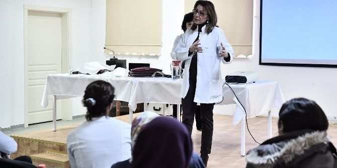 Kansere Karşı Hem Bilinçlendirme Hem De Terapi