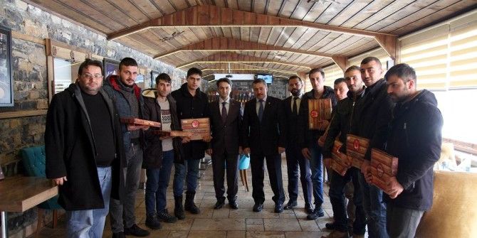 Başkan Tutal, Askere Gidecek Gençlerle Buluştu