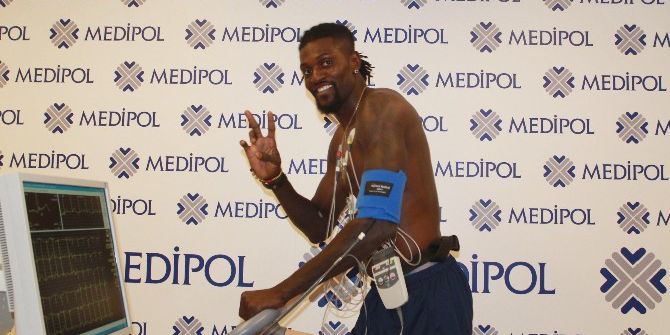 Medipol Başakşehir’in Yeni Transferi Emmanuel Adebayor Sağlık Taramasından Geçti