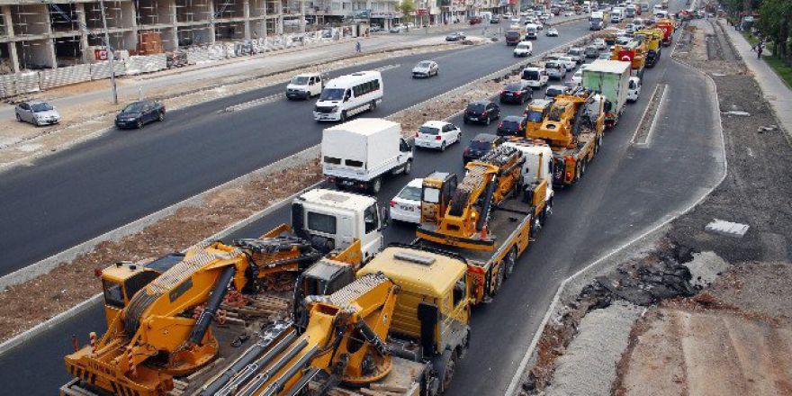 Antalya’da Darbe Girişimine Vinçli Protesto