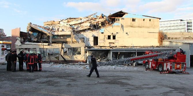 Beyoğlu’nda 3 Katlı Bina Çöktü