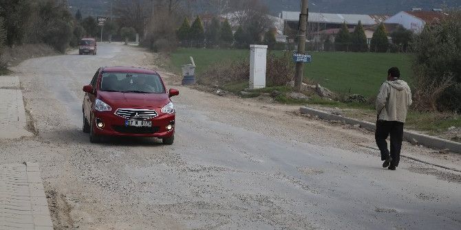 Milas’ta Bozulan Yolla Tepki Topluyor