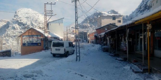 Sınırda Kar Yağışı