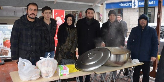 Karlı Havada Sıcak Çorba İkramı