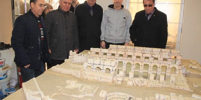 Tarihi Hamamın Maketini Yaptı
