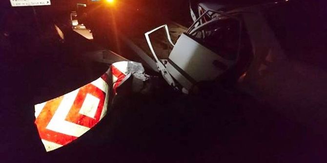 Otomobil Bariyerlere Vurdu: 1 Yaralı