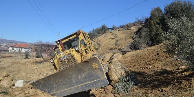 Yol Çalışması Yapan İş Makinesi Devrildi: 1 Yaralı